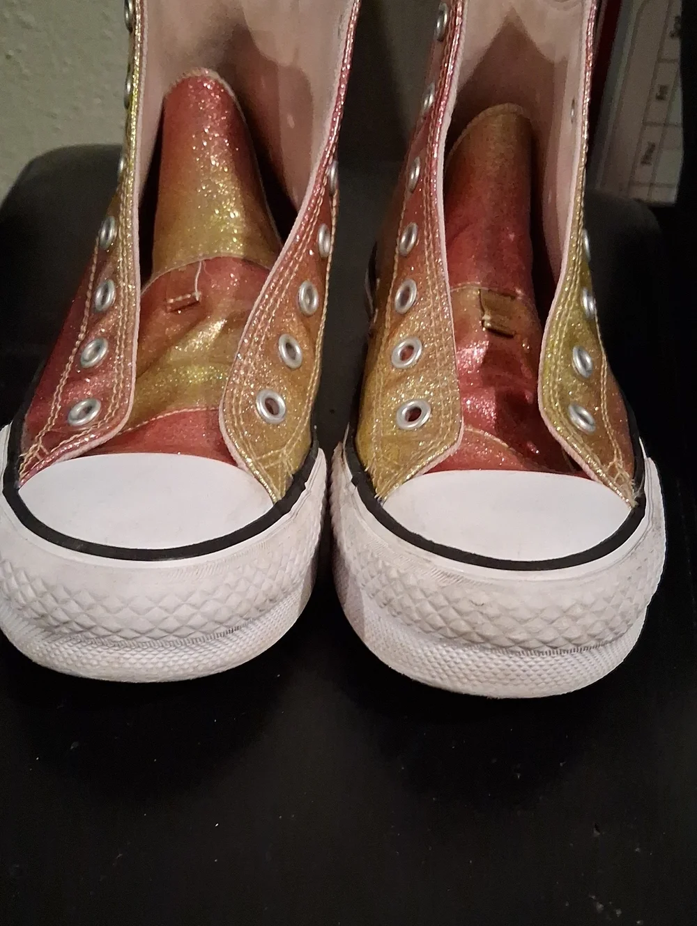 Converse no laces